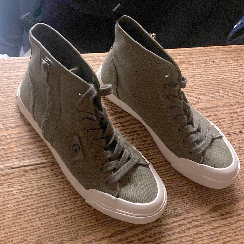 GBG Lis Angeles GOGORLIA 2-T size 7 women’s High top  Sneakers